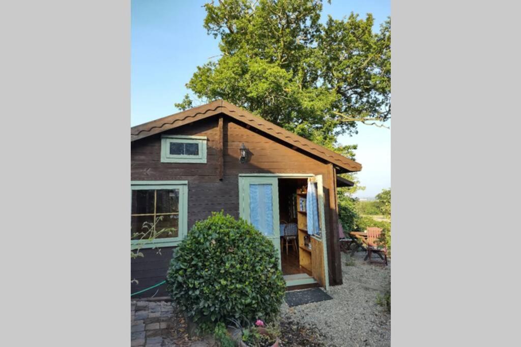 Self Catering Garden Lodge Ludlow Bagian luar foto