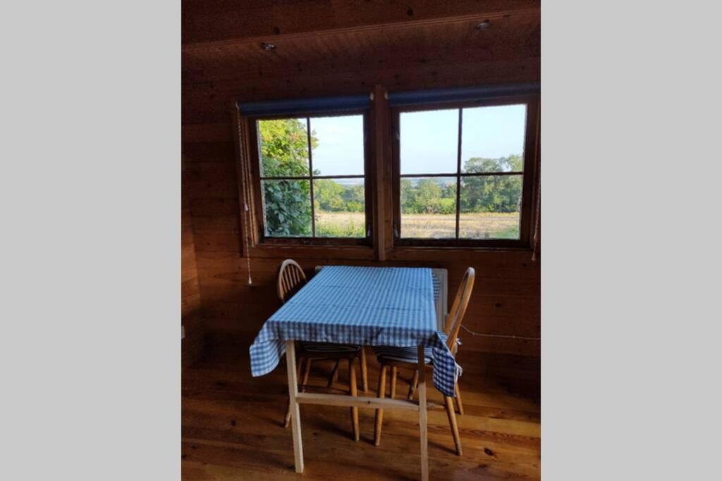 Self Catering Garden Lodge Ludlow Bagian luar foto